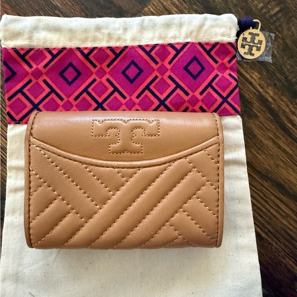 Tory Burch Tan Quilted Card Holder with Logo - Picture 4 of 4